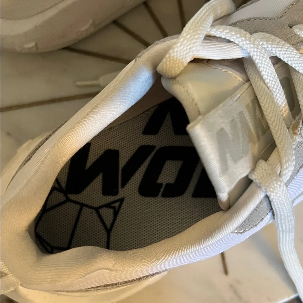 🛑 1 hour sale. Naked Wolfe, size 9, Turbo Casual White Sneakers w/ Wolf logo - Picture 11 of 11